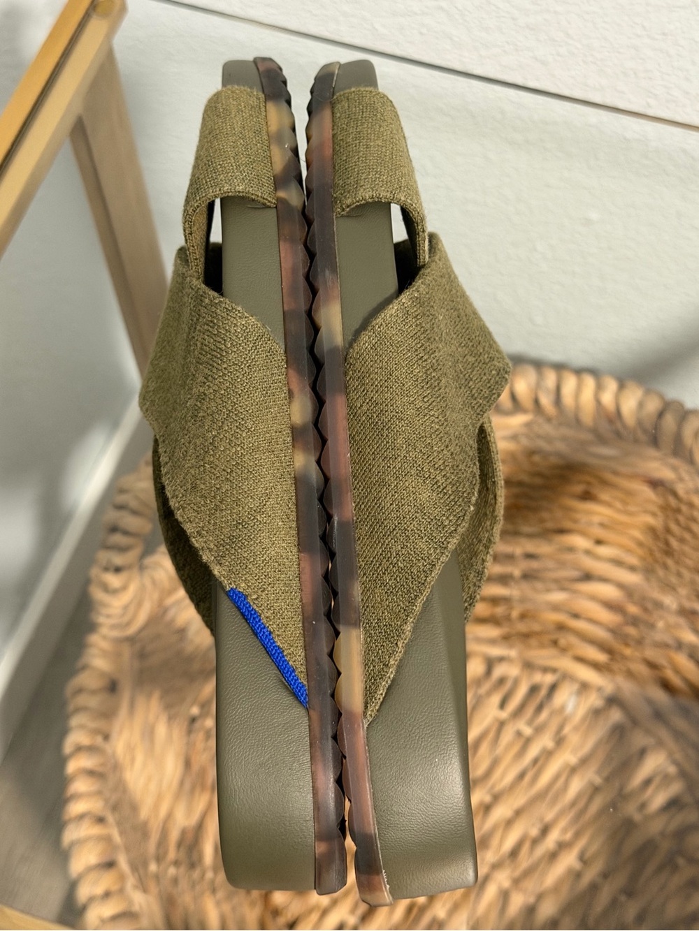 Rothy's The Weekend Slide Sandals in Olive Green Knit Crisscross Tortoise Sz 10 - Picture 2 of 4